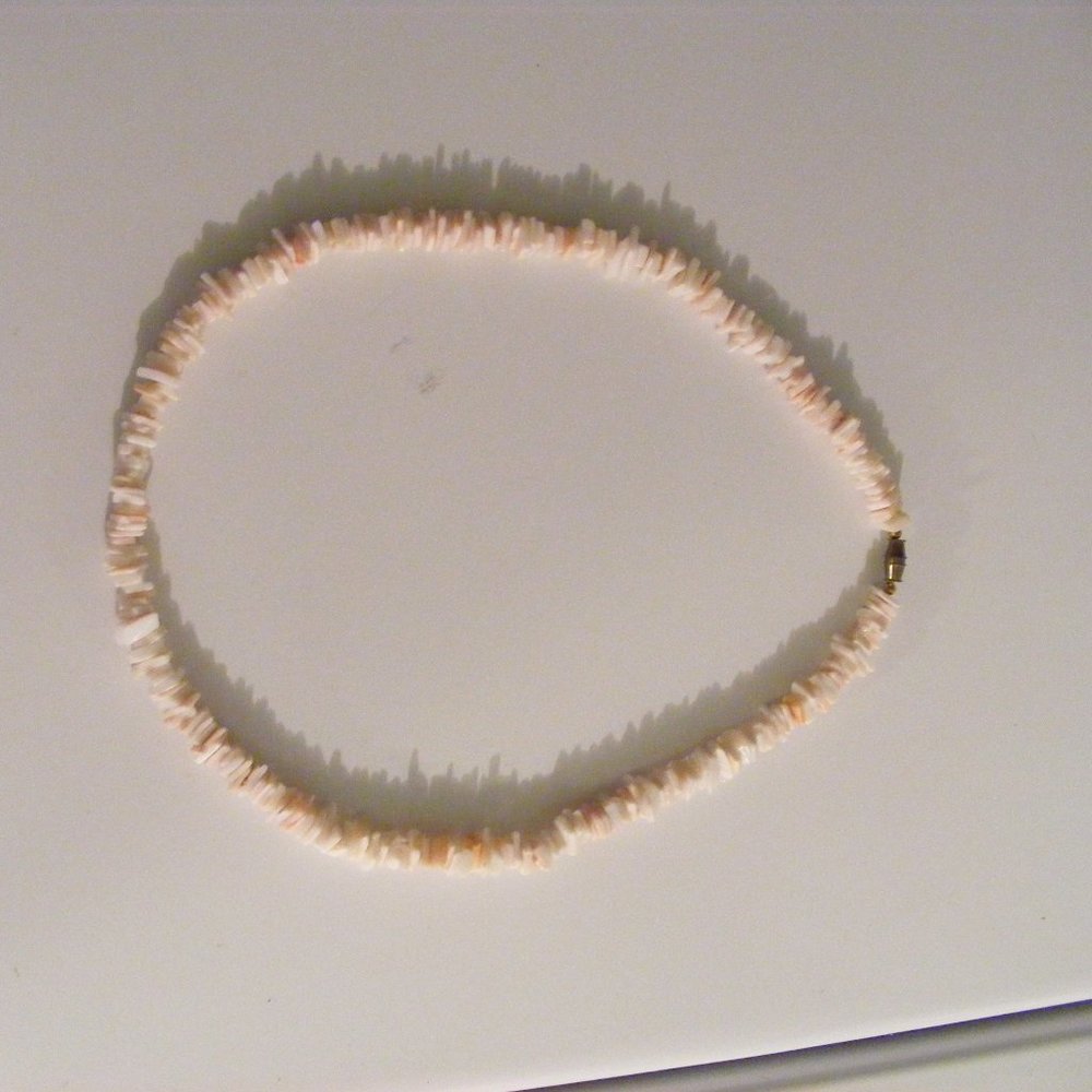 Vintage Chip Shell Necklace Peach Color Jewelry